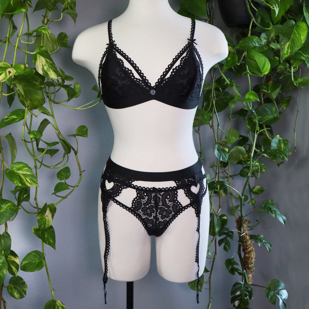 matching black with lace edged underwear set - bra and knickers